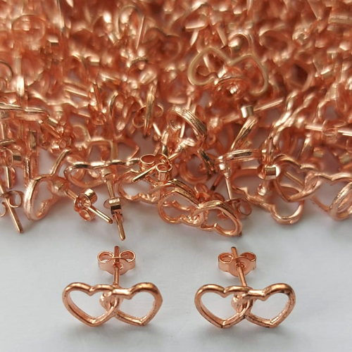 BRINCO NO BRUTO PRONTO PARA O BANHO - (CRIS) BRINCO DE PINO FORMATO CORAÇÕES VAZADOS 5X11MM - PESO TOTAL: 0,7GR - BRU10524