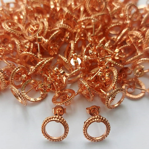 BRINCO NO BRUTO PRONTO PARA O BANHO - (CRIS) BRINCO DE PINO FORMATO REDONDO 9X9MM - PESO TOTAL: 0,9GR -  BRU10533