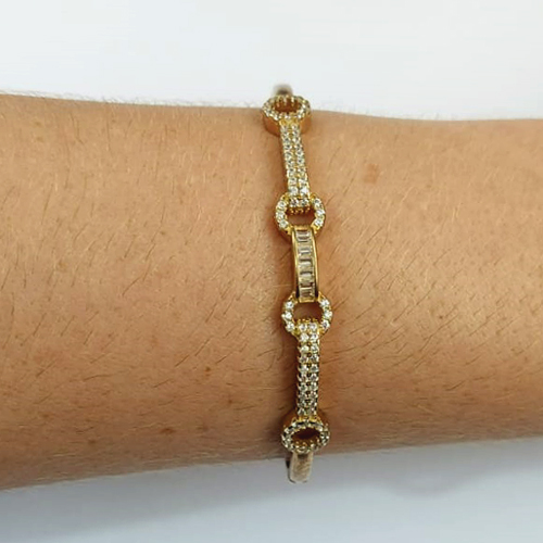 PULSEIRA (BRACELETE) NO BRUTO PRONTO PARA O BANHO(CX115) - COM DETALHES VAZADOS E CRAVEJADA COM MICROS ZIRCÔNIAS CRISTAIS - PESO TOTAL 12,2GR - BRU10573