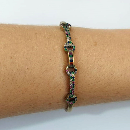 PULSEIRA (BRACELETE) NO BRUTO PRONTO PARA O BANHO - COM DETALHES VAZADOS E CRAVEJADA COM MICROS ZIRCÔNIAS COLORIDAS - PESO TOTAL 12,2GR - BRU10574