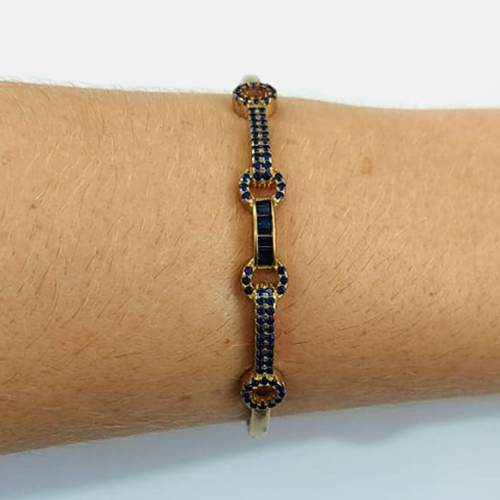 PULSEIRA (BRACELETE) NO BRUTO PRONTO PARA O BANHO(CX114) - COM DETALHES VAZADOS E CRAVEJADA COM MICROS ZIRCÔNIAS AZUL - PESO TOTAL 12,2GR - BRU10576