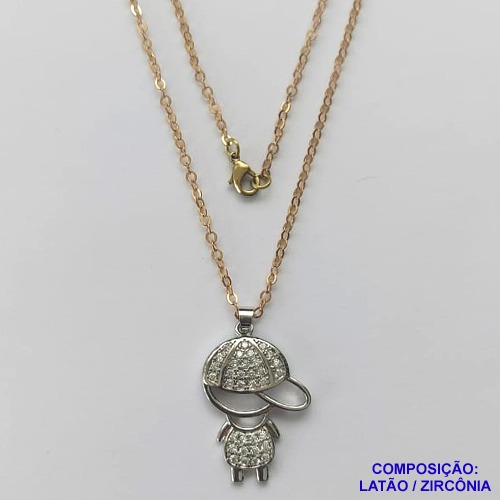 GARGANTILHA NO BRUTO PRONTO PARA O BANHO(CX65) - COM CORRENTE CADEADO DE 45CM - PINGENTE MENINO COM MICRO ZIRCÔNIAS CRISTAIS 19X26MM - PESO TOTAL 5.0GR - BRU10672