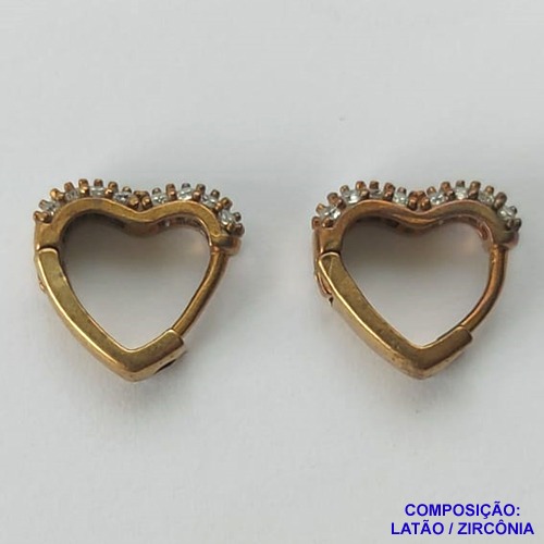 BRINCO NO BRUTO PRONTO BANHO (CX07) - BRINCO FORMATO CORAÇÃO COM DUAS FILEIRA DE MICRO ZIRCÔNIAS CRISTAIS - ARGOLINHA DE PRESSÃO (TRANQUETA) TAMANHO 12MM - LARGURA: 2MM - PESO TOTAL 1.8GR - BRU10722