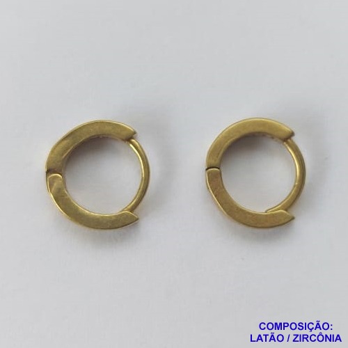 BRINCO NO BRUTO PRONTO BANHO (CX04) - BRINCO COM UMA FILEIRA DE MICRO ZIRCÔNIAS CRISTAIS - ARGOLINHA DE PRESSÃO (TRANQUETA) TAMANHO 11MM - LARGURA: 2MM - PESO TOTAL 1.0GR - BRU10725
