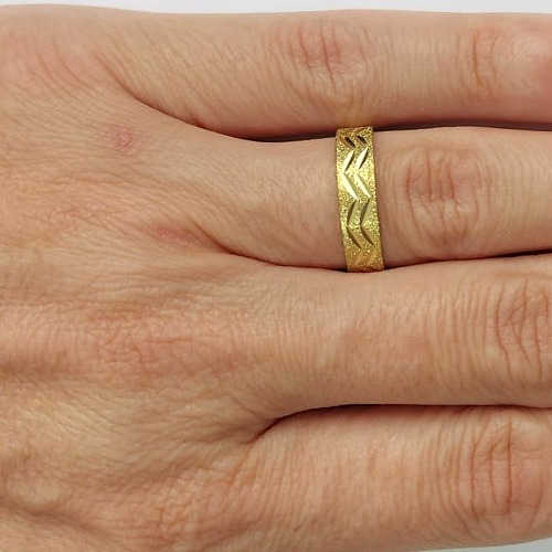 ANEL NO BRUTO PRONTO PARA O BANHO - ANEL DESENHADO COM BRILHOS - PESO MEDIO 1.8GR - COMPOSIÇÃO: LATÃO - ANEL000356