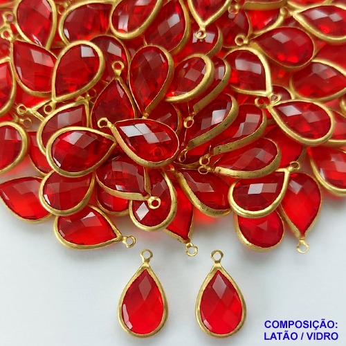 ACESSÓRIO NO BRUTO PRONTO PARA O BANHO (CX13) - PINGENTE TAMANHO 10X14MM (GOTA)COMPOSIÇÃO 70% LATÃO E 30% VIDRO VERMELHA  -(VENDA POR UNIDADE) PESO 0.9GR BRU0001965