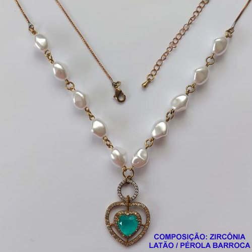GARGANTILHA NO BRUTO PRONTO PARA O BANHO (CX40) - COM PÉROLAS BARROCAS E PINGENTE CORAÇÃO COM ZIRCÔNIA VERDE E BASE CRAVEJADA EM MICROS ZIRCÔNIAS CRISTAIS 21X23MM - COM CORRENTE VENEZIANA - TAMANHO 60CM + EXTENSOR - PESO: 10,6GR - BRU11229