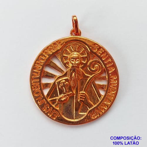 ACESSÓRIO NO BRUTO PRONTO PARA O BANHO (CX26)- PINGENTE SÃO BENTO (PX000488) - COMPOSIÇÃO: 100% LATÃO  - TAMANHO 23X23MM - PESO TOTAL 3,9GR - BRU12405
