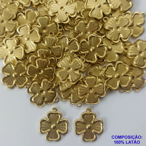 ACESSÓRIO PINGENTE NO BRUTO PRONTO PARA O BANHO (CX39) - PINGENTE TREVO 12MM (5604) - COMPOSIÇÃO 100% LATÃO - PESO TOTAL 1,1GR - BRU0002029