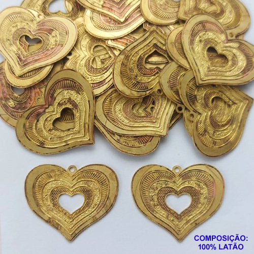 ACESSÓRIO NO BRUTO PRONTO PARA O BANHO - PINGENTE EM FOTOCORROSÃO CORAÇÃO DETALHE VAZADO (FC1315) - TAMANHO 23x29MM - PESO TOTAL 1GR (PEÇA VENDIDA POR UNIDADE) - BRU0002080