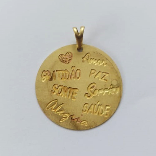 PINGENTE NO BRUTO PRONTO PARA O BANHO - PINGENTE EM FOTOCORROSÃO - PINGENTE REDONDO EM FOTOCORROSÃO PALAVRAS SORTE AMOR SAÚDE PAZ (FC5042) - TAMANHO 23x23MM - PESO TOTAL 1,1GR - BRU12539