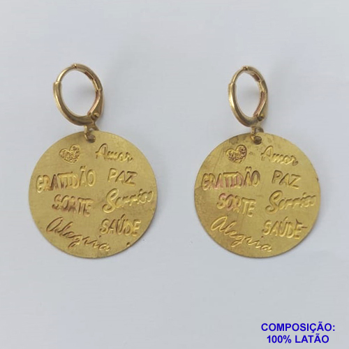 BRINCO NO BRUTO PRONTO PARA O BANHO - BRINCOS ARGOLINHA DE PRESSÃO (TRANQUETA)  E PINGENTE EM FOTOCORROSÃO - PINGENTE REDONDO EM FOTOCORROSÃO PALAVRAS SORTE AMOR SAÚDE PAZ (FC5042) - TAMANHO 23x23MM - PESO TOTAL 3,7GR - BRU12543