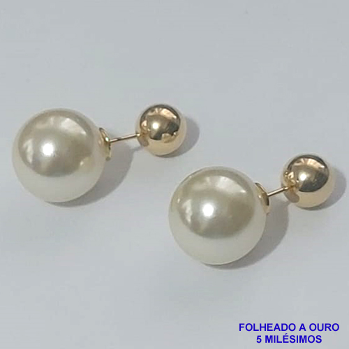 BRINCO FOLHEADO A OURO - BANHADO COM 5 MILÉSIMOS + VERNIZ DIAMOND - (BR2210D) BRINCO DE PINO COM PÉROLA  - TAMANHO 12MM - OURO029