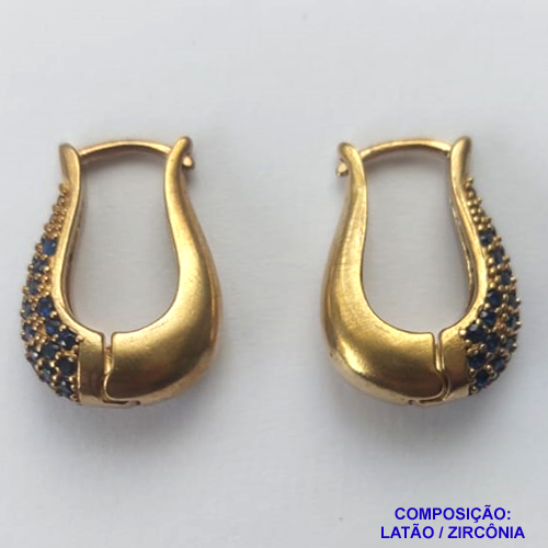 BRINCO NO BRUTO PRONTO BANHO(TTUU)(CX01) - BRINCO ARGOLA CRAVEJADO EM MICROS ZIRCÔNIAS AZUIS - (TRANQUETA) TAMANHO 14X20MM - LARGURA: 6MM - PESO TOTAL 5,9GR - BRU12666