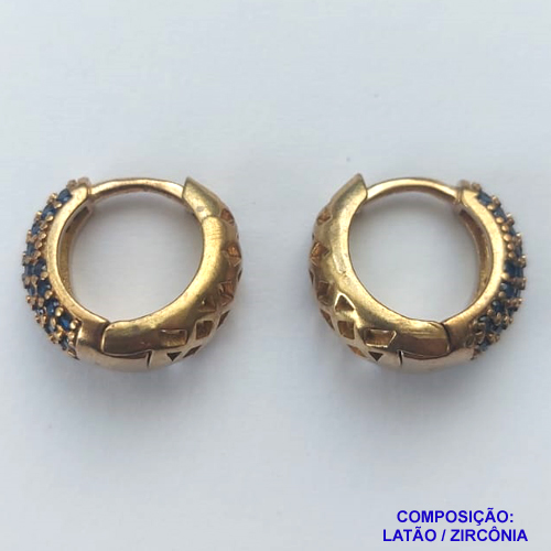 BRINCO NO BRUTO PRONTO BANHO(TTUU)(CX02) - BRINCO ARGOLA CRAVEJADO EM MICROS ZIRCÔNIAS AZUIS - (TRANQUETA) TAMANHO 14X16MM - LARGURA: 8MM - PESO TOTAL 4.8GR - BRU12670