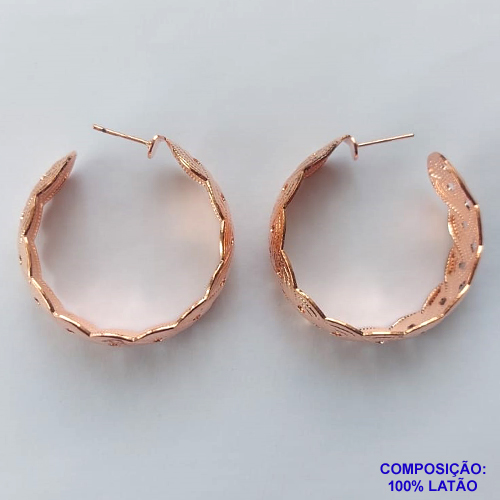 BRINCO NO BRUTO PRONTO BANHO - BRINCO DE PINO TIPO ARGOLA GRANDE DETALHES TRANÇADOS E VAZADOS - TAMANHO 39MM - LARGURA: 12MM - PESO TOTAL 13GR - BRU12674
