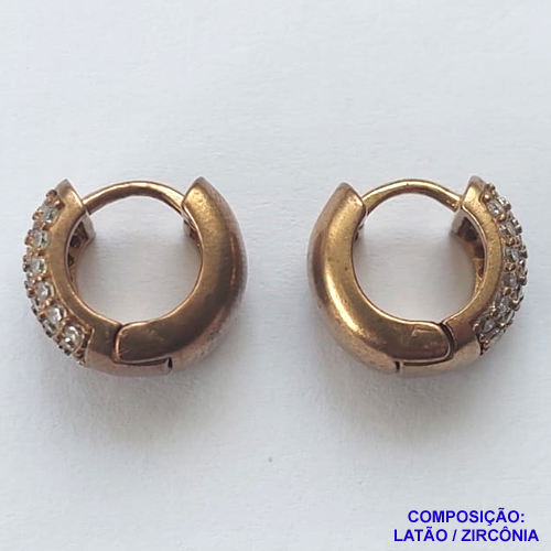 BRINCO NO BRUTO PRONTO BANHO(TTUU)(CX02) - BRINCO ARGOLA CRAVEJADO EM MICROS ZIRCÔNIAS CRISTAIS - (TRANQUETA) TAMANHO 13MM - LARGURA: 7MM - PESO TOTAL 5,2GR - BRU12675