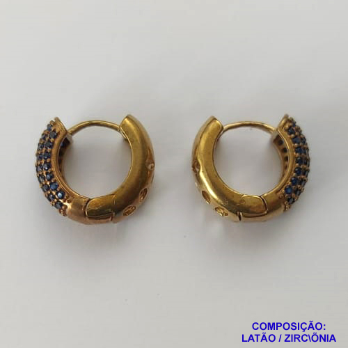 BRINCO NO BRUTO PRONTO BANHO(TTUU)(CX02) - BRINCO ARGOLA CRAVEJADO EM MICROS ZIRCÔNIAS AZUIS - (TRANQUETA) TAMANHO 18MM - LARGURA: 7MM - PESO TOTAL 6,8GR - BRU12676