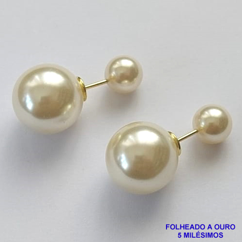 BRINCO FOLHEADO A OURO - BANHADO COM 5 MILÉSIMOS + VERNIZ DIAMOND - BRINCO DE PINO COM 2 PÉROLAS - OURO046