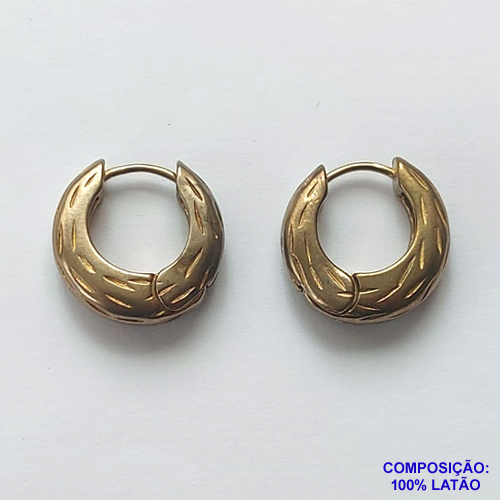 BRINCO NO BRUTO PRONTO PARA O BANHO(CX124) - BRINCO ARGOLA (TRANQUETA) - TAMANHO 13MM LARGURA 3MM - PESO TOTAL 4GR - COMPOSIÇÃO: 100% LATÃO - BRU12776