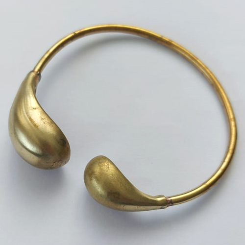 PULSEIRA (BRACELETE) EM LATÃO - BRACELETE AJUSTÁVEL ESTILO GOTA GRANDE 16MM E PEQUENA 12MM - PESO: 18,4GR - COMPOSIÇÃO: 100% LATÃO - BRU12820