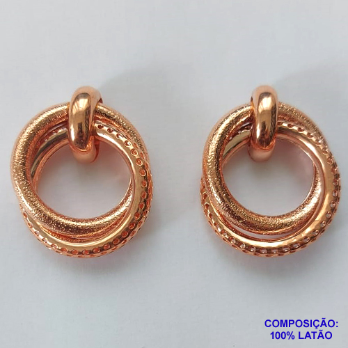 BRINCO NO BRUTO PRONTO PARA O BANHO - BRINCO DE PINO COM 2 ARGOLAS  UMA LISA E OUTRA VAZADA - COMPOSIÇÃO: 100% LATÃO - TAMANHO 38MM - PESO TOTAL 11,6GR - BRU12870