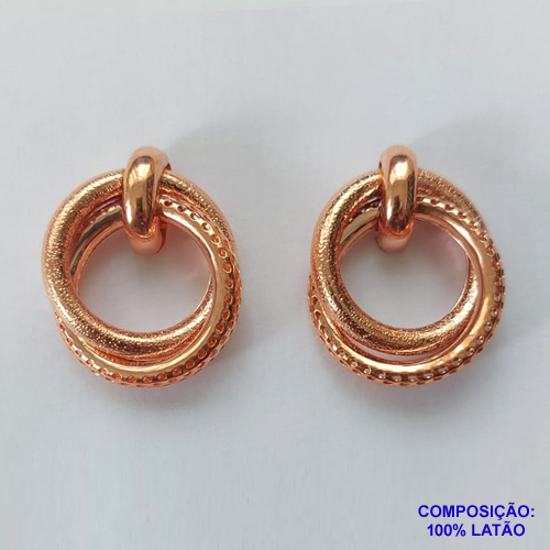 BRINCO NO BRUTO PRONTO PARA O BANHO - BRINCO DE PINO COM 2 ARGOLAS  UMA LISA E OUTRA VAZADA - COMPOSIÇÃO: 100% LATÃO - TAMANHO 35MM - PESO TOTAL 10,4GR - BRU12871