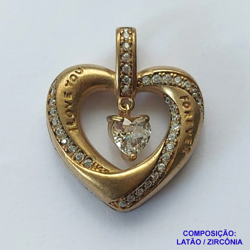 PINGENTE NO BRUTO PRONTO PARA O BANHO (CX31) - PINGENTE CORAÇÃO VAZADO CRAVEJADO EM MICRO ZIRCÔNIAS E PINGENTE NO CENTRO 22X27MM - PESO TOTAL 5,8GR - COMPOSIÇÃO: LATÃO / ZIRCÔNIA - BRU0002304