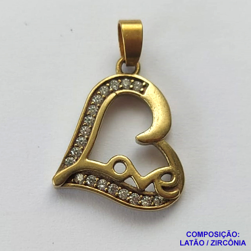 PINGENTE NO BRUTO PRONTO PARA O BANHO (CX31)- PINGENTE CORAÇÃO VAZADO COM PALAVRA LOVE CRAVEJADO EM MICRO ZIRCÔNIAS CRISTAIS - COMPOSIÇÃO: LATÃO / ZIRCÔNIA - TAMANHO 14X16MM - PESO TOTAL 1,4GR - BRU0002330