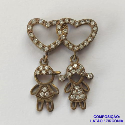 PINGENTE NO BRUTO PRONTO PARA O BANHO (CX36) - PINGENTE COM MENINO E MENINA COM CORAÇÕES CRAVEJADOS COM MICRO ZIRCÔNIAS - COMPOSIÇÃO: LATÃO / ZIRCÔNIA - TAMANHO 21X29MM - PESO TOTAL 3,4GR - BRU13006