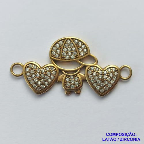 PINGENTE NO BRUTO PRONTO PARA O BANHO (CX36) - PINGENTE MENINO COM CORAÇÕES CRAVEJADA COM MICRO ZIRCÔNIAS COM DUAS ARGOLINHAS - COMPOSIÇÃO: LATÃO / ZIRCÔNIA - TAMANHO 14X30MM - PESO TOTAL 1,9GR - BRU13014