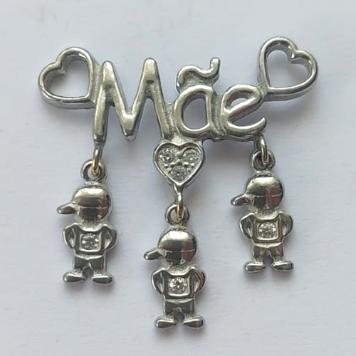 ACESSÓRIO NO BRUTO PRONTO PARA O BANHO (MAD)(CX40) - PINGENTE MÃE COM 3 MENINOS - TAMANHO 24MM - PESO 2,2GR - BRU0002395