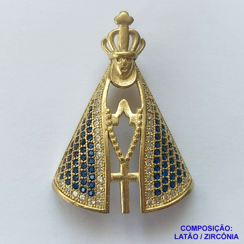 PINGENTE NO BRUTO PRONTO PARA O BANHO(CX39) - PINGENTE NOSSA SRA APARECIDA CRAVEJADA COM MICRO ZIRCONIAS CRISTAIS E AZUIS - COMPOSIÇÃO: LATÃO / ZIRCÔNIA - TAMANHO 23X32MM - PESO TOTAL 4GR - BRU13066