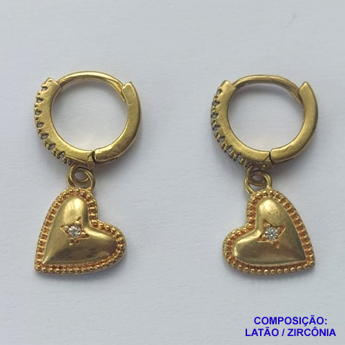 BRINCO NO BRUTO PRONTO BANHO (CX41)- BRINCO ARGOLA CRAVEJADA EM MICROS ZIRCÔNIAS CRISTAIS E PINGENTE CORAÇÃO COM ZIRCÔNIA - ARGOLINHA DE PRESSÃO (TRANQUETA) TAMANHO 24MM - PESO TOTAL 3,2GR - BRU13072