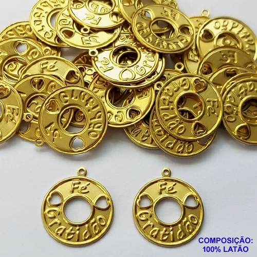 ACESSÓRIO NO BRUTO PRONTO PARA O BANHO (CX41) - (E3151) PINGENTE REDONDO COM CORAÇÃO VAZADO PALAVRAS FÉ E GRATIDÃO 20MM - PESO TOTAL 1GR - COMPOSIÇÃO: 100% LATÃO - BRU0002448