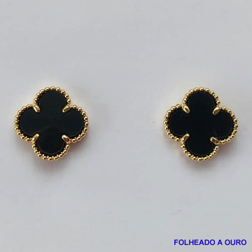 BRINCO FOLHEADO A OURO - BANHADO COM 5 MILÉSIMOS + VERNIZ DIAMOND - (BR2216D) BRINCO DE PINO COM TREVO TIPO VAN CLEFF PRETO 10MM - OURO059