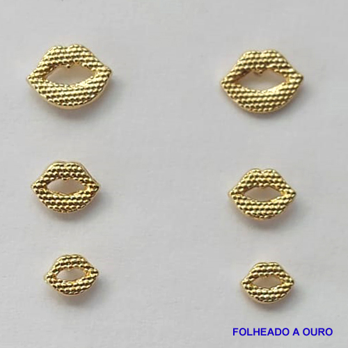 BRINCO FOLHEADO A OURO - BANHADO COM 5 MILÉSIMOS + VERNIZ DIAMOND - (BRT034D) BRINCO DE TRIO DESENHO BOCA - OURO067
