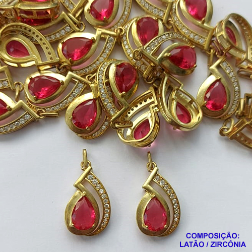 PINGENTE NO BRUTO PRONTO PARA O BANHO(CX42) - (PX002770 C503) PINGENTE CRAVEJADO EM MICROS ZIRCÔNIAS CRISTAIS E ZIRCÔNIA VERMELHA 12MX22M - COMPOSIÇÃO: LATÃO / ZIRCÔNIA - PESO TOTAL 2,3GR - BRU13141