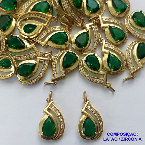 PINGENTE NO BRUTO PRONTO PARA O BANHO(CX43) - (PX002770 C129) PINGENTE CRAVEJADO EM MICROS ZIRCÔNIAS CRISTAIS E ZIRCÔNIA VERDE 12X22MM - COMPOSIÇÃO: LATÃO / ZIRCÔNIA - PESO TOTAL 2,3GR - BRU13145