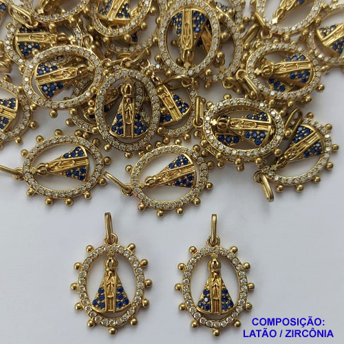 PINGENTE NO BRUTO PRONTO PARA O BANHO - (PX002722 C001) PINGENTE NOSSA SRA APARECIDA CRAVEJADO EM MICROS ZIRCÔNIAS CRISTAIS E AZUIS  15X19MM - COMPOSIÇÃO: LATÃO / ZIRCÔNIA - PESO TOTAL 1,2GR - BRU13154