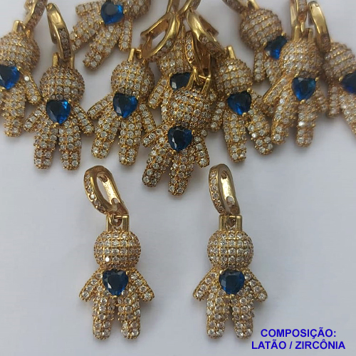 PINGENTE NO BRUTO PRONTO PARA O BANHO(CX43) - (PX002021 C001) PINGENTE MENINO CRAVEJADO EM MICROS ZIRCÔNIAS CRISTAIS E ZIRCÔNIA AZUL 10X19MM - COMPOSIÇÃO: LATÃO / ZIRCÔNIA - PESO TOTAL 1,8GR - BRU13156