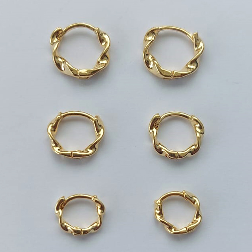 BRINCO FOLHEADO A OURO - BANHADO COM 5 MILÉSIMOS + VERNIZ DIAMOND - (ARJ1093) BRINCO DE TRIO ARGOLA TORCIDA 9/11/13MM - OURO085