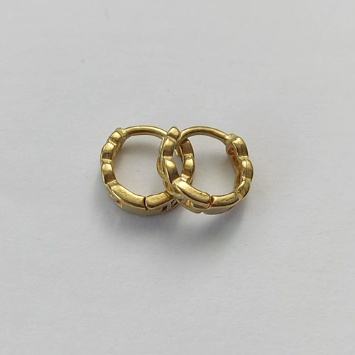 BRINCO NO BRUTO PRONTO PARA O BANHO(CX57) - BRINCO ARGOLA COM DETALHES VAZADOS 10MM - LARGURA: 2,5MM - PESO: 0,8GR - COMPOSIÇÃO: 100% LATÃO - BRU13205