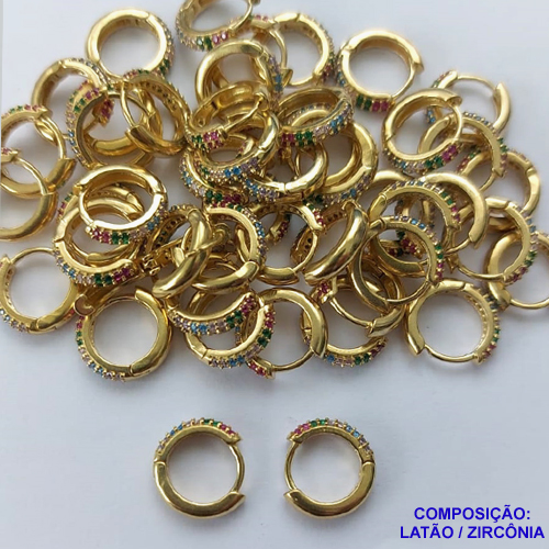 BRINCO NO BRUTO PRONTO PARA O BANHO(CX46) - BRINCO ARGOLA CRAVEJADO EM MICRO ZIRCÔNIAS COLORIDAS - TAMANHO: 9MM - PESO 1GR - BRU13210