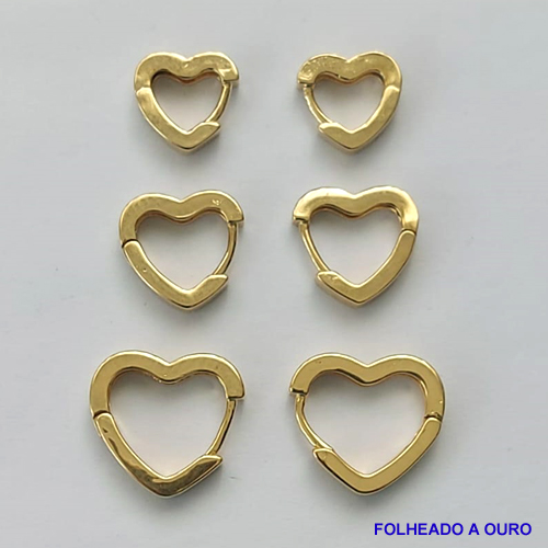 BRINCO FOLHEADO A OURO - BANHADO COM 5 MILÉSIMOS + VERNIZ DIAMOND - (BRT078D) BRINCO DE TRIO ARGOLA CORAÇÃO CRAVEJADO EM MICROS ZIRCÔNIAS - TAMANHOS: 10/12/15MM - OURO092