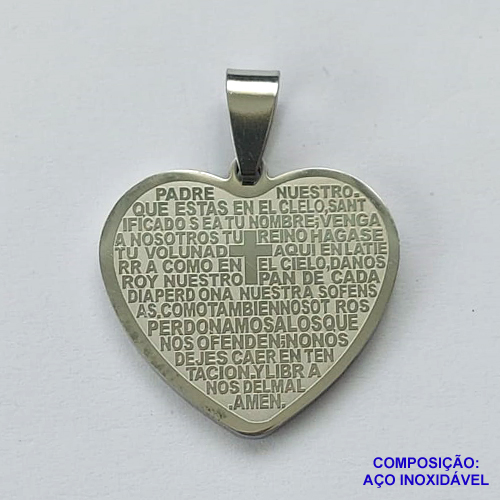 PINGENTE EM AÇO INOXIDÁVEL(CX50) - PINGENTE EM AÇO INOXIDÁVEL CORAÇÃO COM ORAÇÃO PAI NOSSO 23X24MM - ACO1208