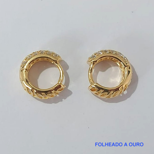BRINCO FOLHEADO A OURO - BANHADO COM 5 MILÉSIMOS + VERNIZ DIAMOND - (AR24) BRINCO DE ARGOLA COM TRAVA COM MICRO ZIRCÔNIAS CRAVEJADAS 12MM - OURO101