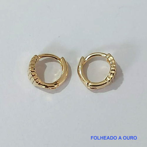 BRINCO FOLHEADO A OURO - BANHADO COM 5 MILÉSIMOS + VERNIZ DIAMOND - (BA540ZD) BRINCO DE ARGOLA COM TRAVA DESENHADO 9MM - OURO104