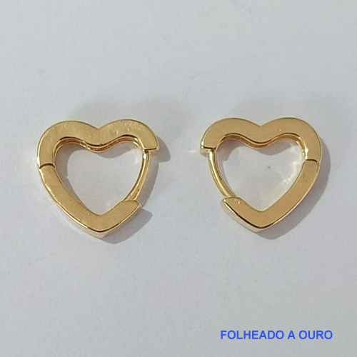 BRINCO FOLHEADO A OURO - BANHADO COM 5 MILÉSIMOS + VERNIZ DIAMOND - (AR29) BRINCO DE ARGOLA FORMATO CORAÇÃO CRAVEJADO COM MICRO ZIRCÔNIAS 13MM - OURO107