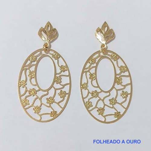 BRINCO FOLHEADO A OURO - BANHADO COM 5 MILÉSIMOS + VERNIZ DIAMOND - BRINCO BASE DESENHADA COMPRIDO 27MM - OURO110